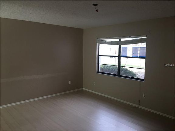 3rd image of 424 Evergreen Dr