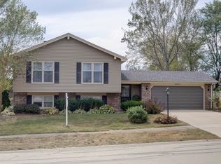 23W451 Moraine Ct, Naperville, IL 60540