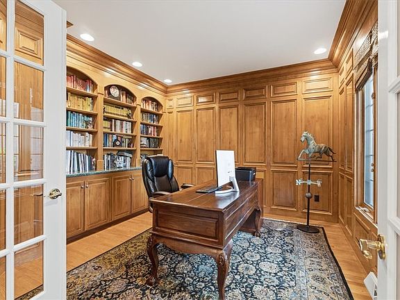 3rd image of 117 Lyndhurst Cir