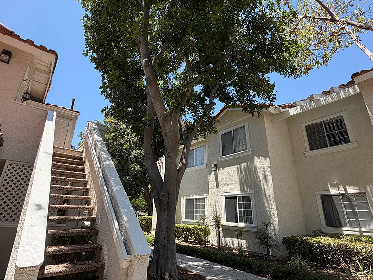 76 Gavilan — Photo 3