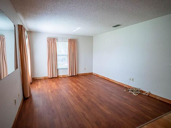 3rd image of 3245 Tomahawk Dr