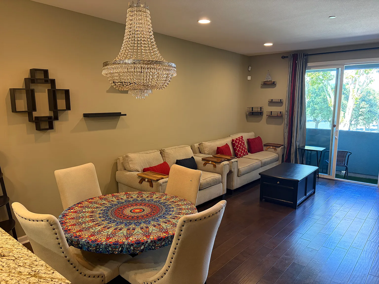 3 bed, 3.5 bath, 1668 sqft, $4,595 — Photo 2