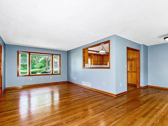 3rd image of 6327 Farley Ave