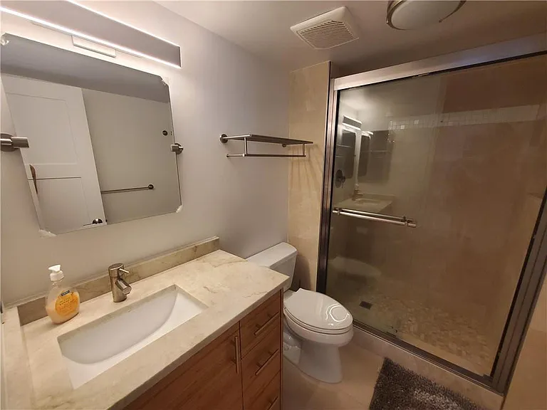 1401 N Riverside Dr #807 — Photo 40
