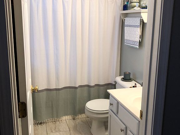 3rd image of 404 Lockmead Dr