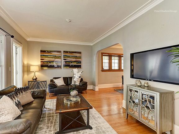 4th image of 4555 N Lawndale Ave