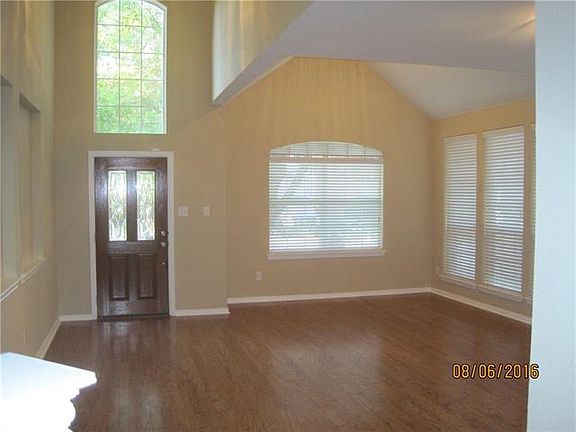 3rd image of 421 Twin Knoll Dr