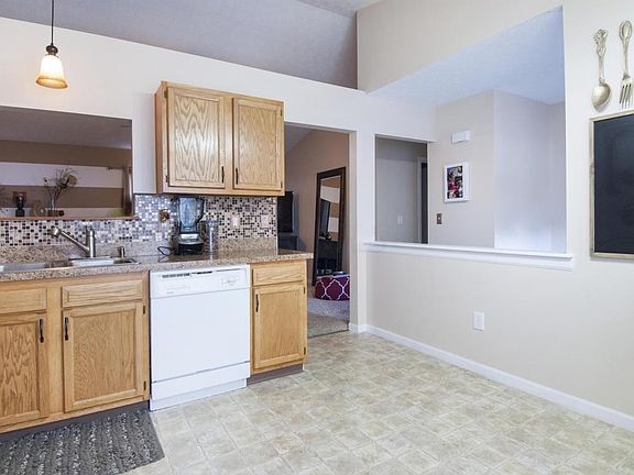 4th image of 2582 Medora Dr