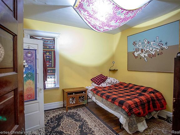 5th image of 3634 Farnsworth St