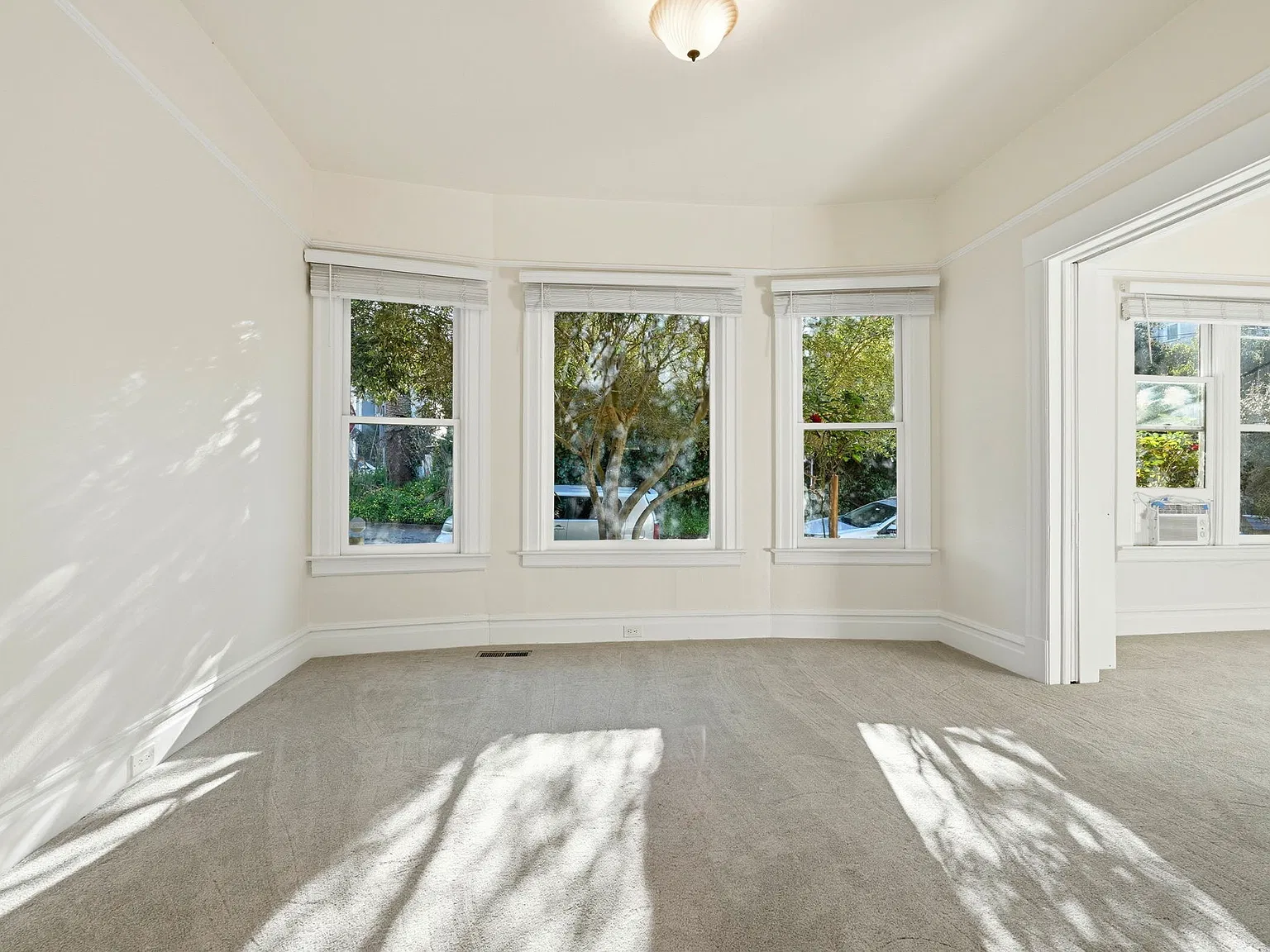 404 W Richmond Ave — Photo 4