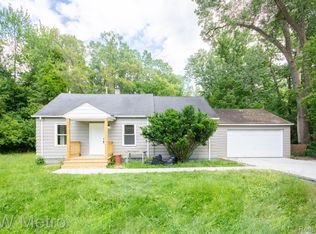 21116 Robinson St, Farmington Hills, MI 48336