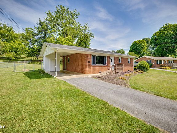 2nd image of 6 York Cir