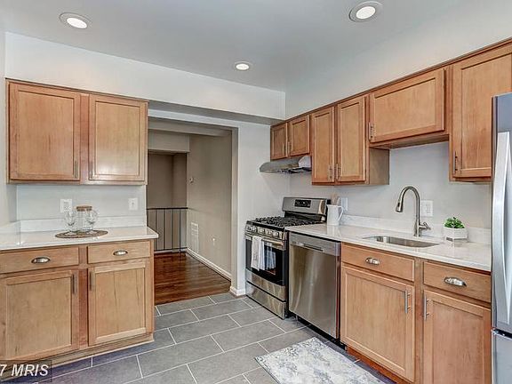 3rd image of 2079 Mayflower Dr