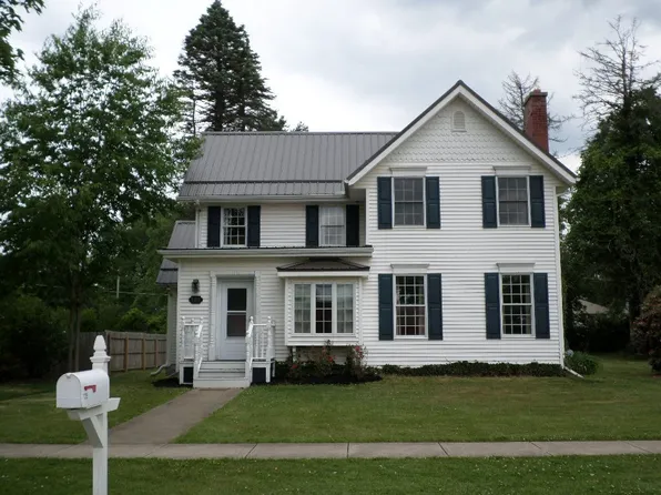 128 E 5th St, Waterford, PA 16441