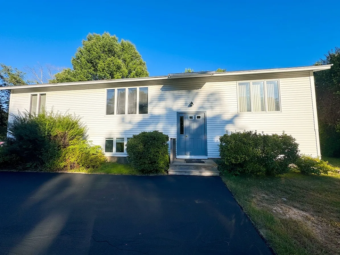 2 bed, 750 sqft, $2,200 — Photo 2