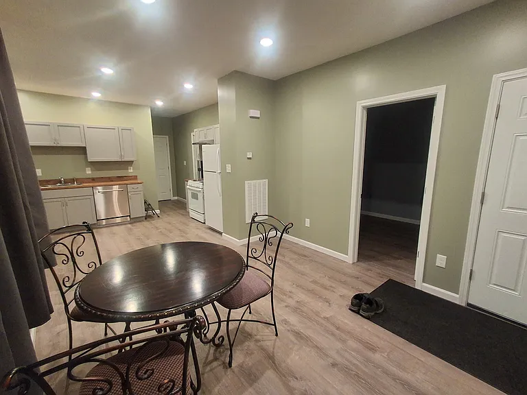 123 John St #2 — Photo 33