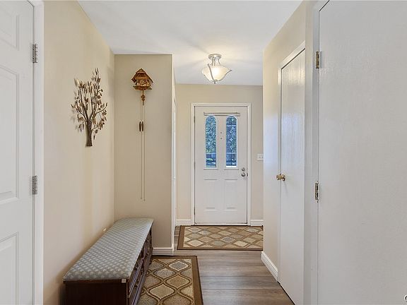 5th image of 8023 Evesborough Dr