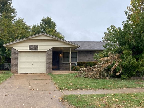 2nd image of 611 W Forest Dr