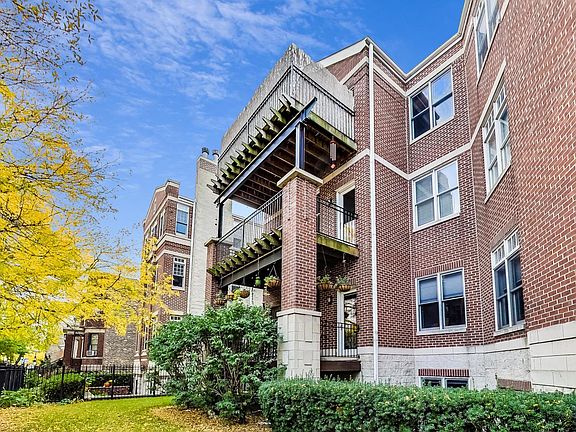 4th image of 1423 W Victoria St #1