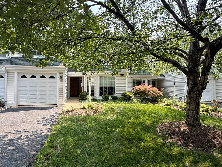 1967 Arbor Ct — Photo 2