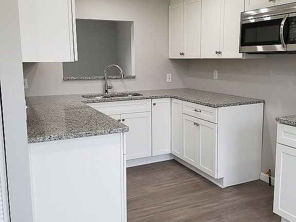 3rd image of 1441 Independence Dr
