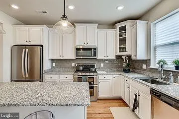 612 Totten Pl NE — Photo 17
