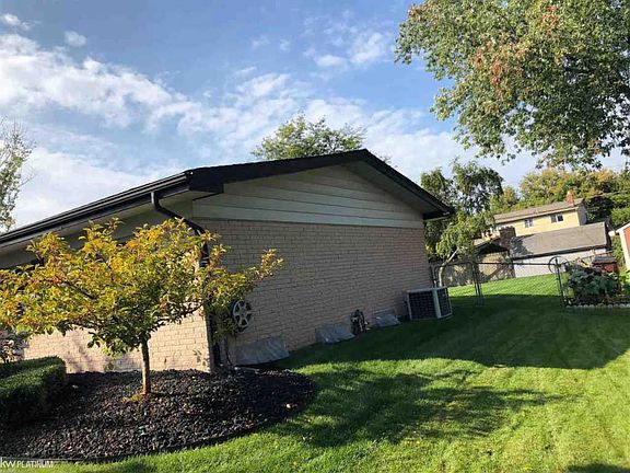 3rd image of 4149 Morningview Dr