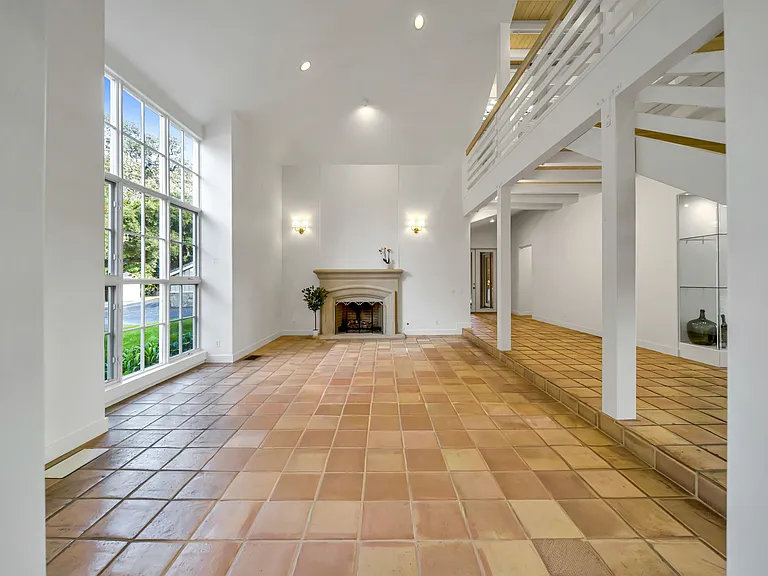 1041 Las Amigas Rd — Photo 2
