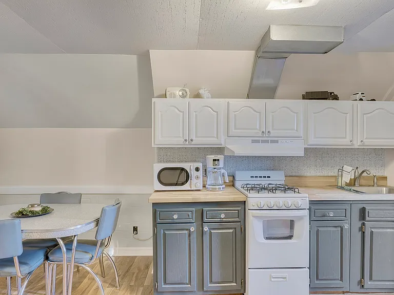 222 N Brockway St — Photo 3