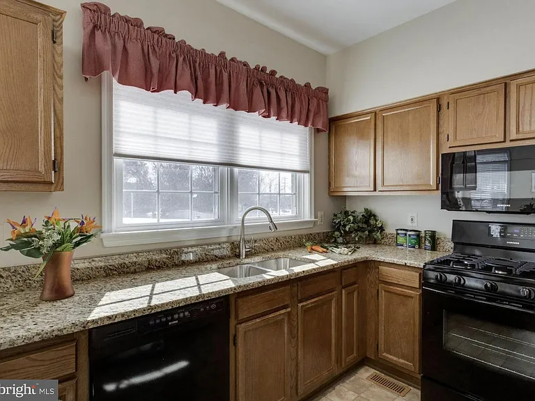 5511 Village Center Dr — Photo 2