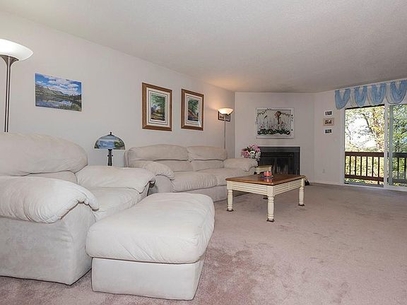 3rd image of 305 Orchard Hill Ln