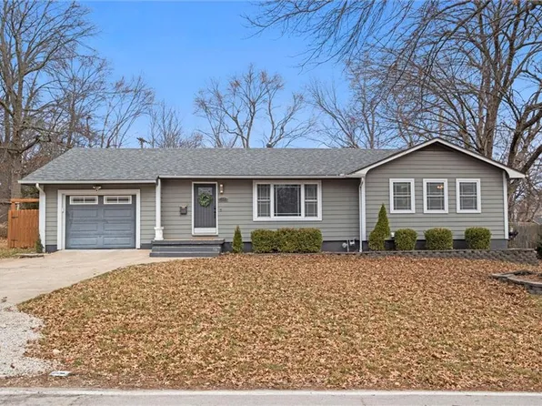 516 SE 4th Ter, Lees Summit, MO 64063