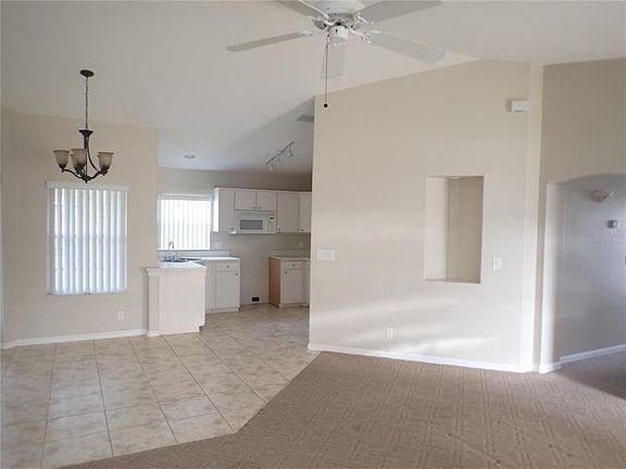 3rd image of 41 Bickwick Ln