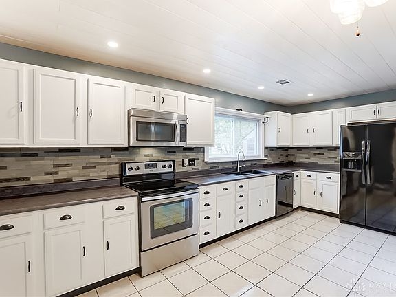 4th image of 4161 Beavercreek Cir