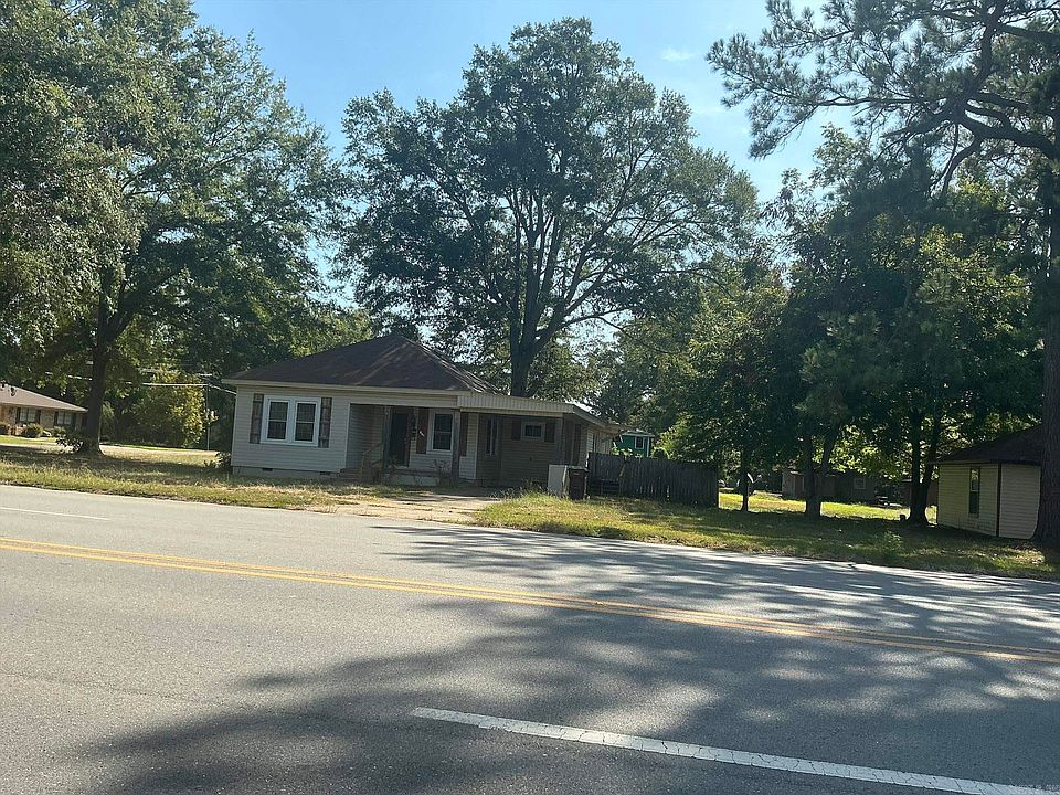 1st image of 601 Main St