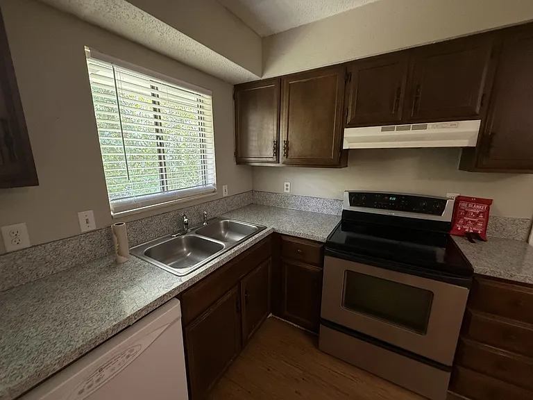 808 Meadowbrook Dr #C — Photo 9
