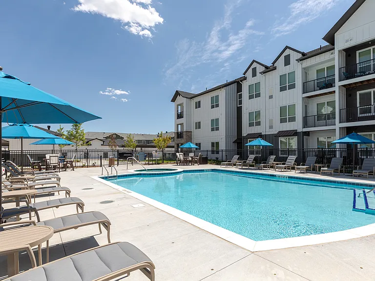 Avenida at Centerra - 55+ Active Adult Apartment Homes — Photo 28