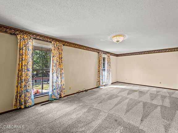 3rd image of 801 Bradley Ln
