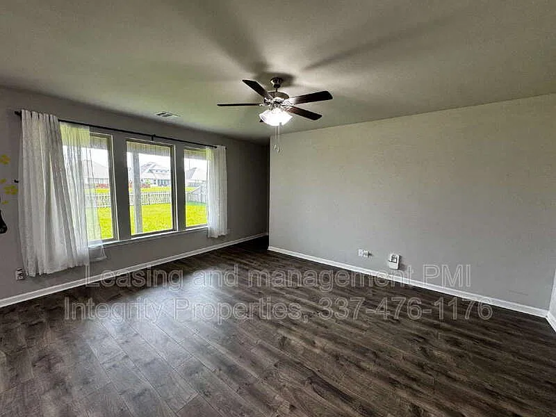 4 bed, 2.0 bath, 1900 sqft, $1,895 — Photo 2