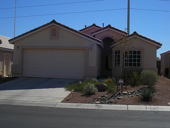 Prestine 1 story home w/4 bdrms + Nevada Room