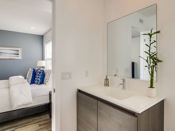 4th image of 2902-2912 Jarvis St #2902-2