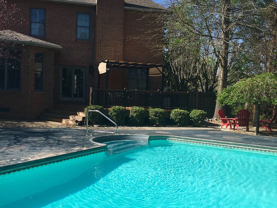 2nd image of 2106 Cross Creek Dr