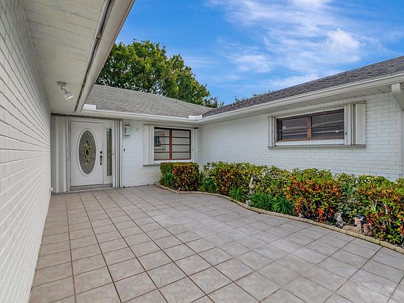 2nd image of 10666 Greentrail Drive South