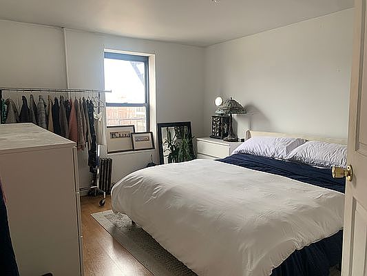 3rd image of 217 Van Brunt St APT 3R