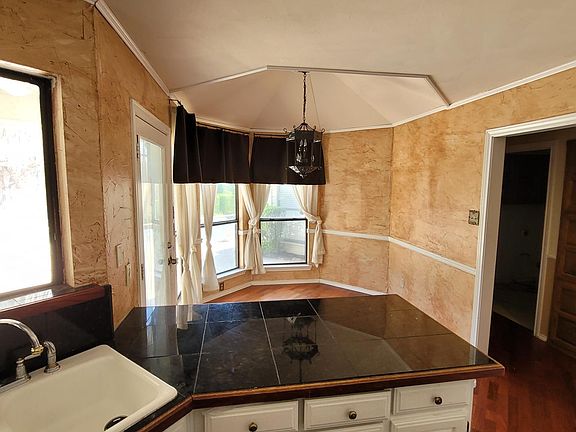 5th image of 3700 Bishop Hill Dr