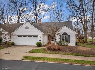 13 Laurel Dr, Rocky River, OH