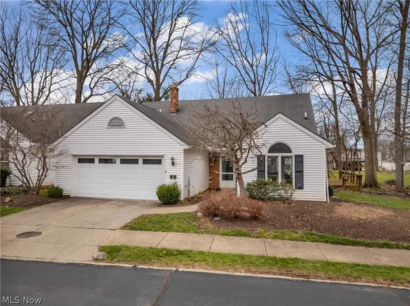 13 Laurel Dr, Rocky River, OH 44116