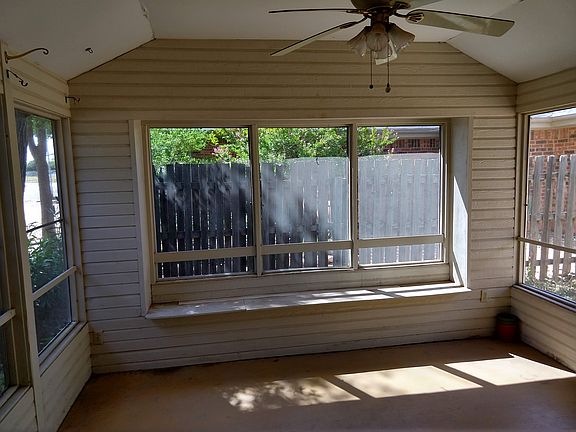 4th image of 4106 Huntington Ln