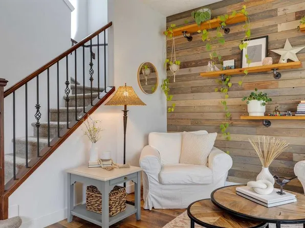 112 S Fireside Dr, Cochrane, AB T4C 0V6
