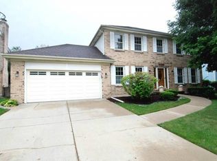 27W247 Heather Ln, Winfield, IL 60190